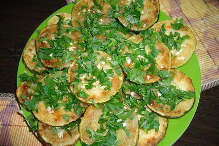 Кабачки с чесноком и петрушкой