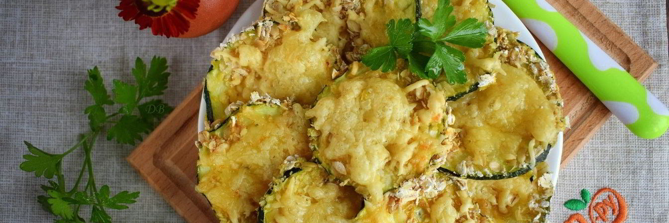 Кабачки в духовке с сыром и чесноком