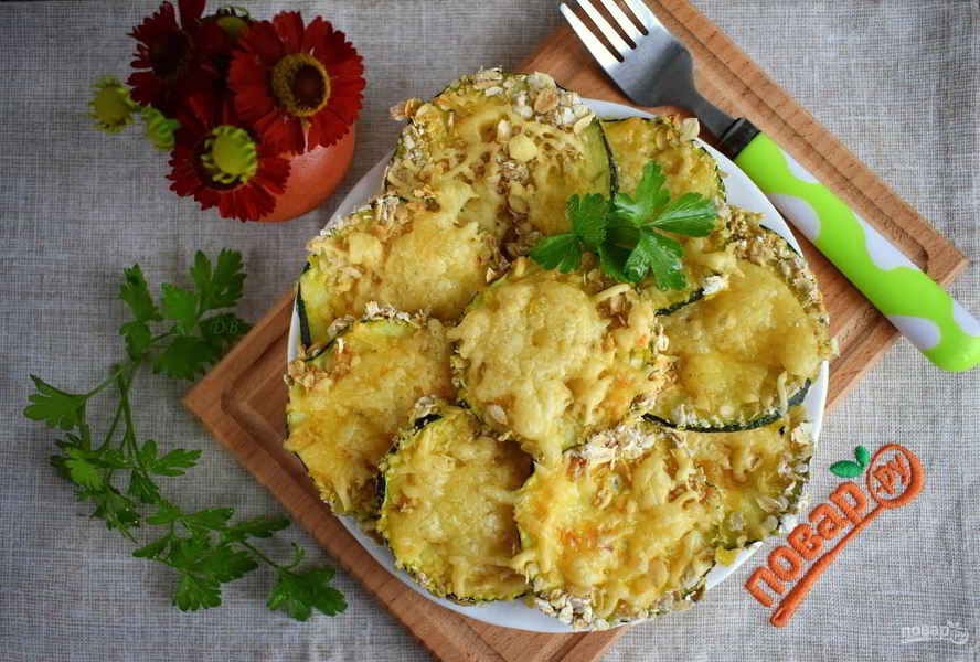 Кабачки в духовке с сыром и чесноком