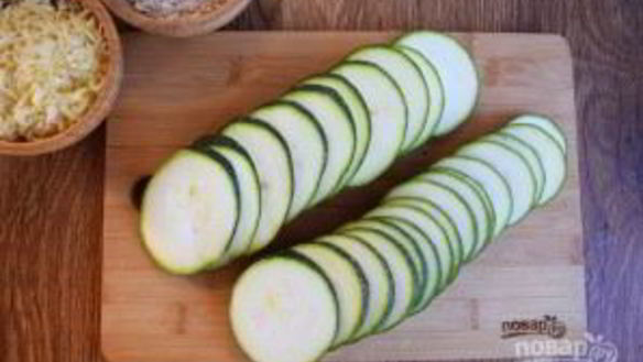 ШАГ 2. кабачки в духовке с сыром и чесноком