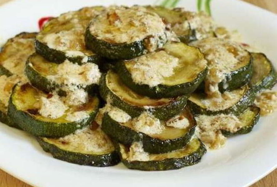 Кабачки в грибном соусе