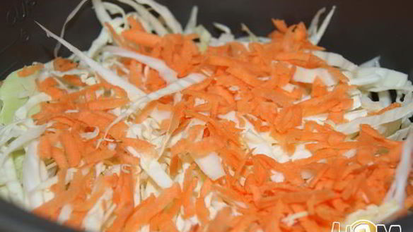 ШАГ 2. капуста тушеная с фасолью и сардельками