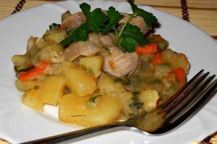 Картофель тушеный с мясом и зеленью