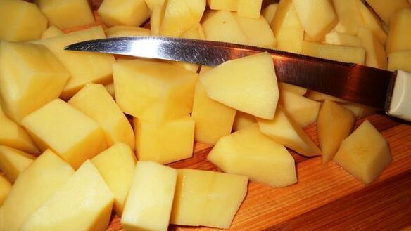 ШАГ 2. картофель тушеный с мясом и зеленью