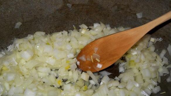 ШАГ 3. картофель тушеный с мясом и зеленью