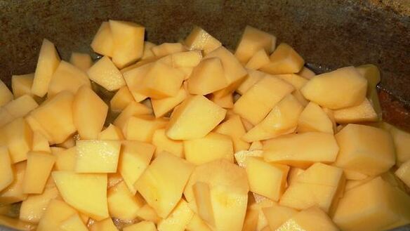 ШАГ 5. картофель тушеный с мясом и зеленью