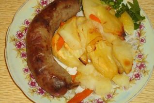 Картофель, запеченный с домашней колбасой