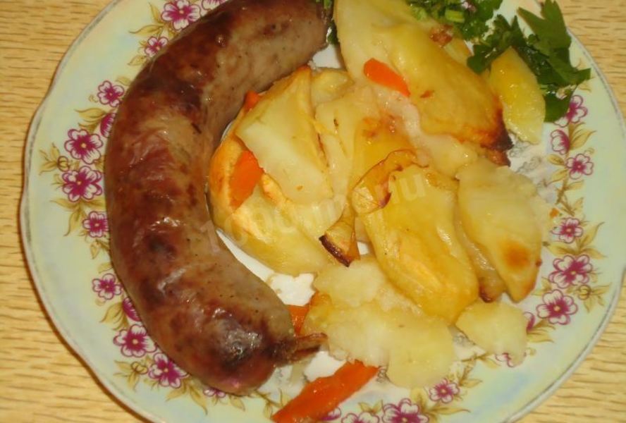 Картофель, запеченный с домашней колбасой