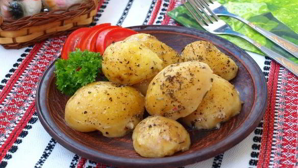 ШАГ 5. молодой картофель тушеный со специями и сливочным маслом