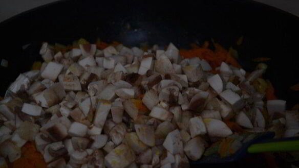 ШАГ 7. перец, фаршированный кускусом и грибами