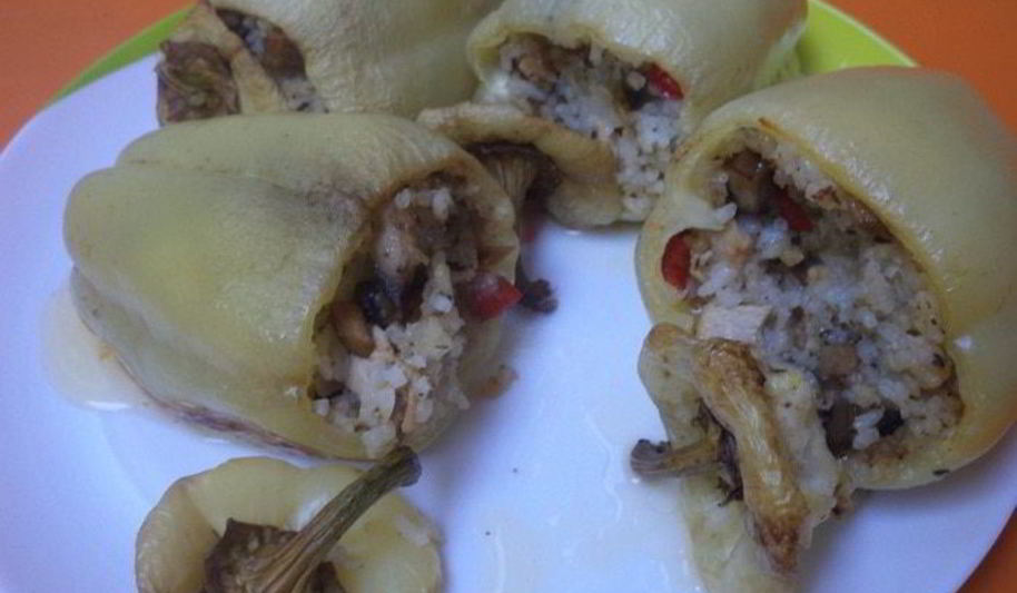Рецепт перец, фаршированный рисом, курицей и перчиком чили