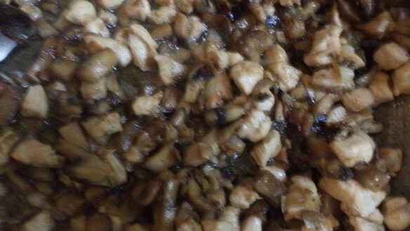 ШАГ 4. перец, фаршированный рисом, курицей и перчиком чили