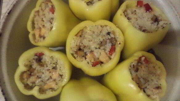 ШАГ 6. перец, фаршированный рисом, курицей и перчиком чили