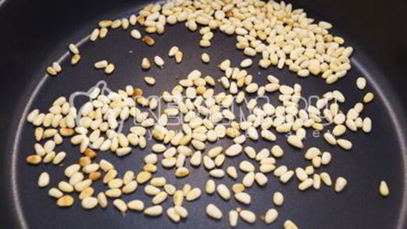 ШАГ 5. стручковая фасоль с кедровыми орешками