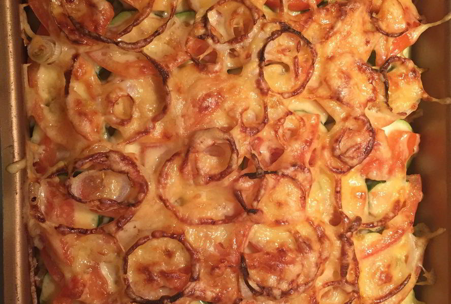 Цукини, запеченные с помидорами и сыром