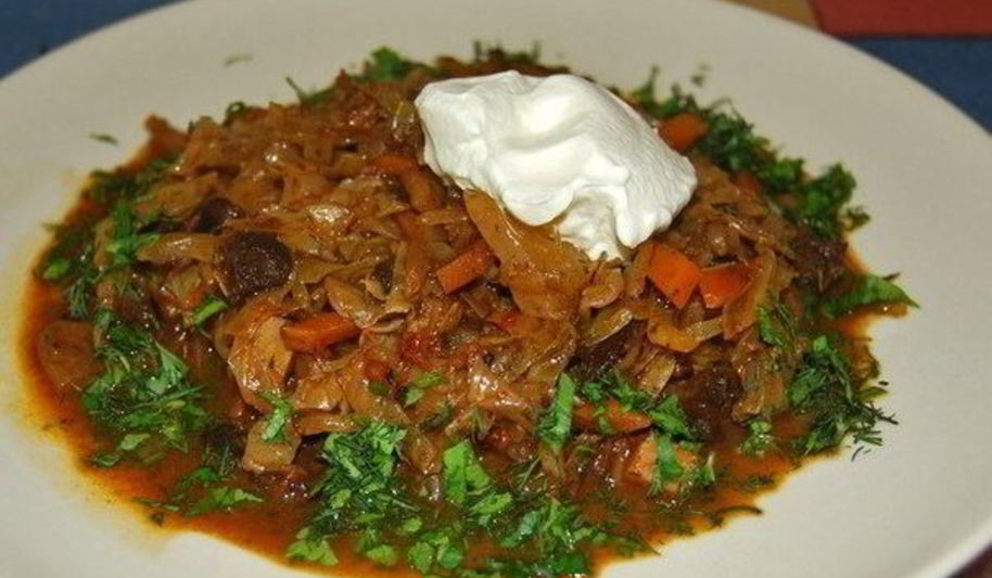 Рецепт тушеная капуста с курицей и грибами