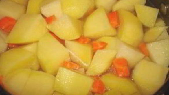 ШАГ 4. тушеная картошка с копчеными ребрышками