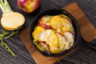 Тушеная репа с яблоками