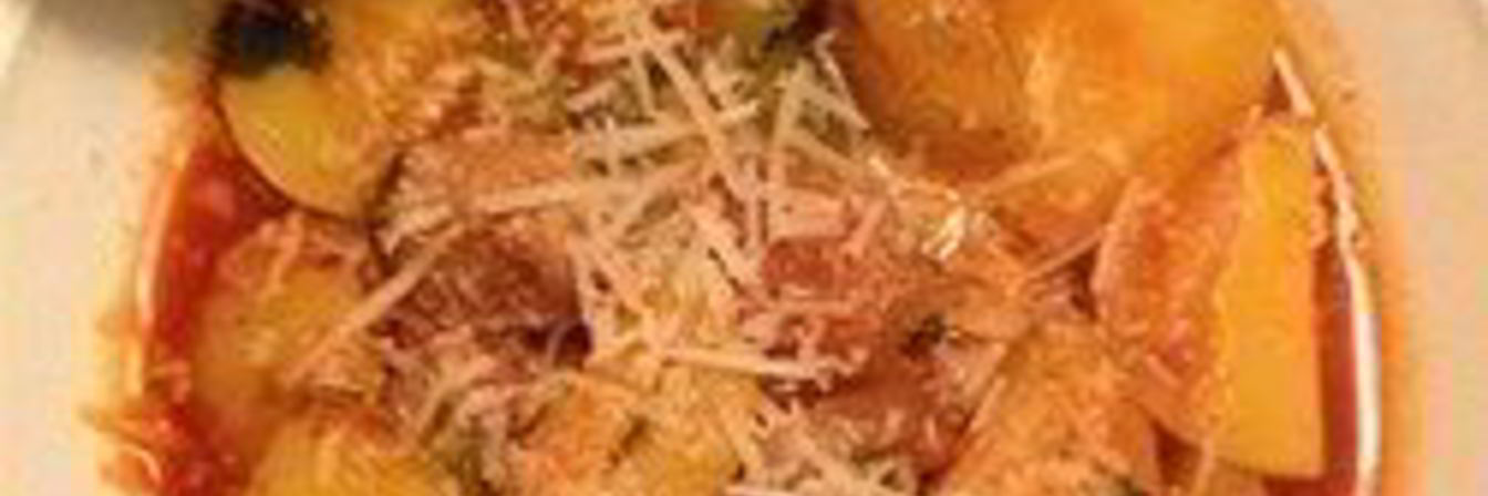 Тушеные кабачки с колбасками