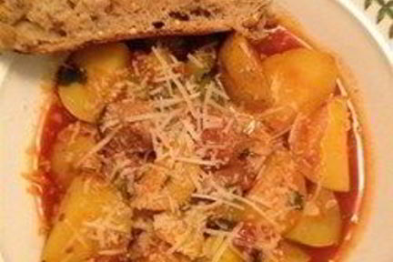 Тушеные кабачки с колбасками