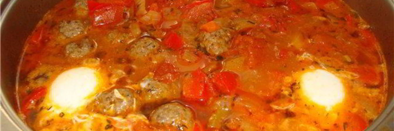 Тушеные овощи с фрикадельками