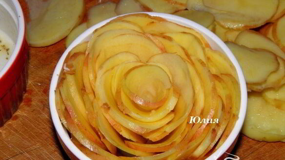 ШАГ 3. запеченный картофель лепестки