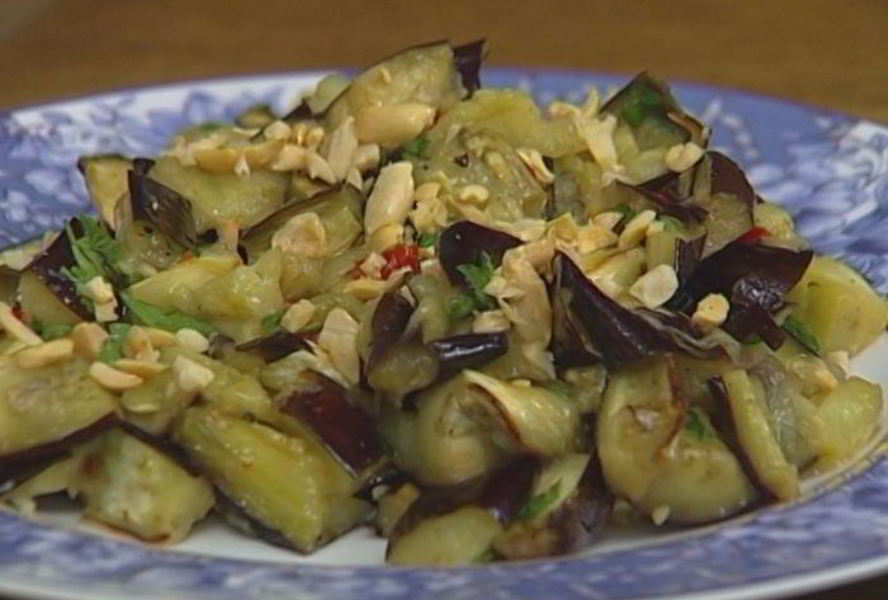 Запеченные баклажаны с арахисом