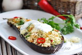 Запеченные баклажаны с фруктовым кускусом