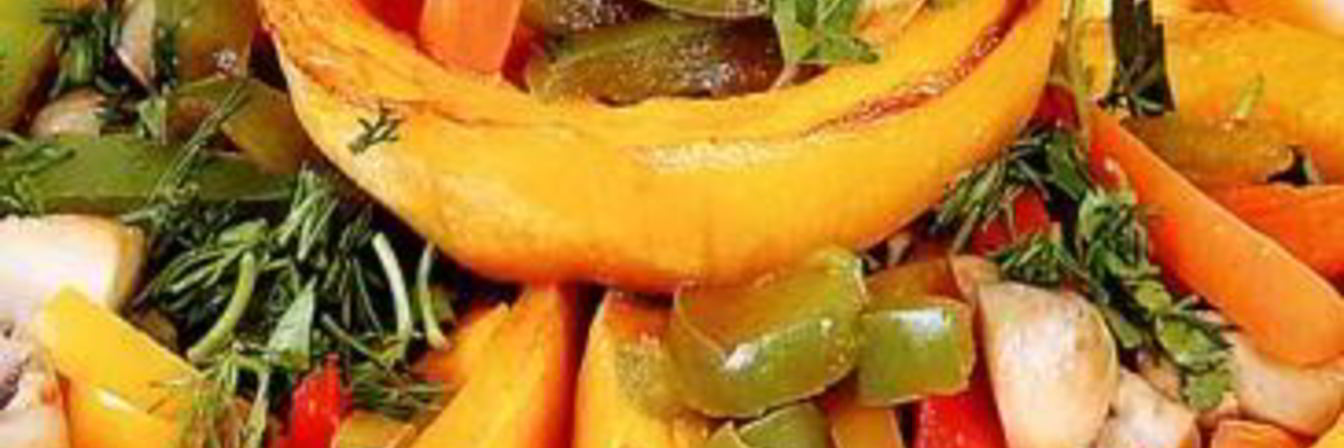 Запеченные кабачки с овощной смесью