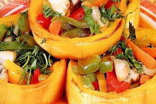 Запеченные кабачки с овощной смесью