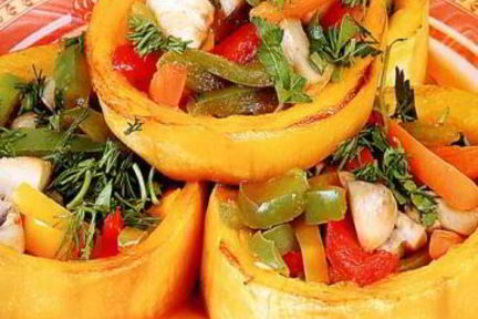 Запеченные кабачки с овощной смесью