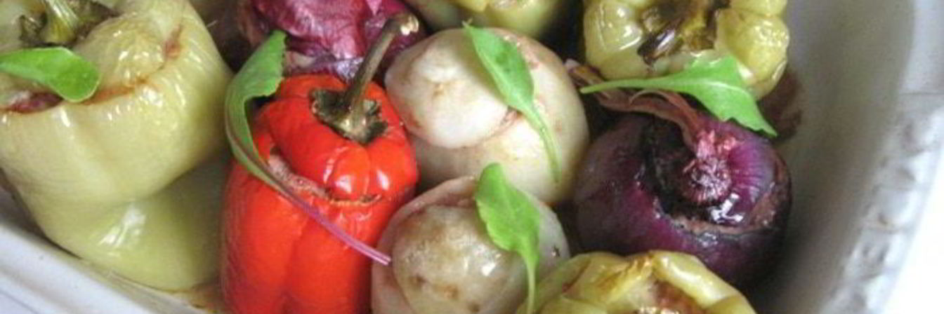 Запеченные овощи, фаршированные мясом и каперсами