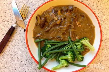 Говяжья печень с грибами