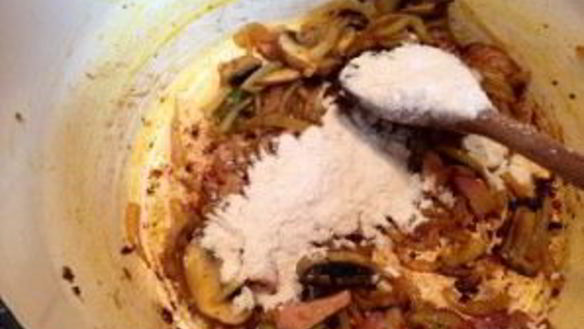 ШАГ 4. говяжья печень с грибами