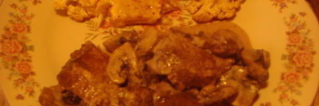 Говяжья печень с грибным соусом