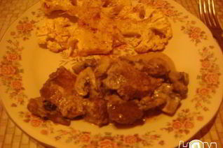 Говяжья печень с грибным соусом