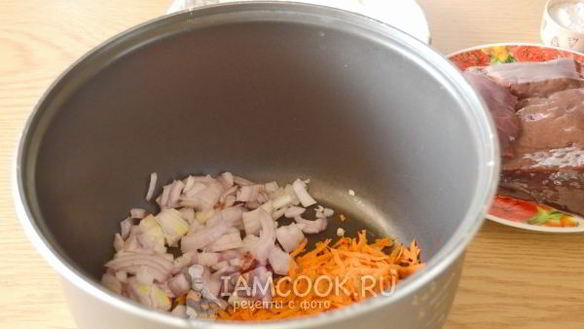 ШАГ 4. говяжья печень тушеная в соусе в мультиварке