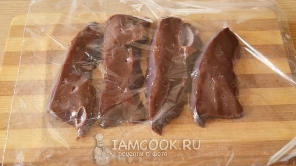 ШАГ 5. говяжья печень тушеная в соусе в мультиварке