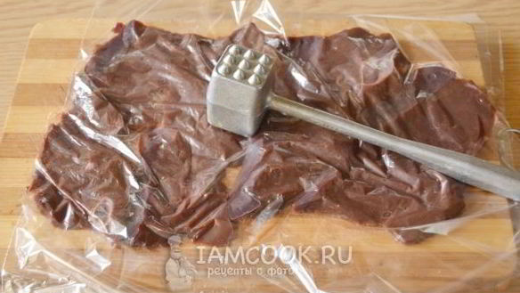 ШАГ 6. говяжья печень тушеная в соусе в мультиварке