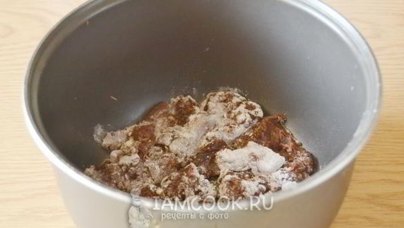 ШАГ 8. говяжья печень тушеная в соусе в мультиварке