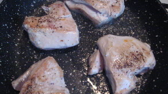 ШАГ 2. конверты с куриной грудкой, печенью и беконом