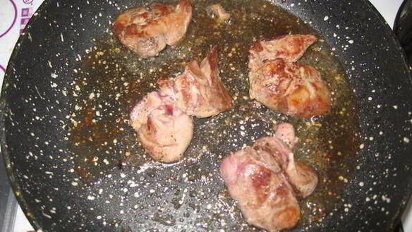 ШАГ 3. конверты с куриной грудкой, печенью и беконом