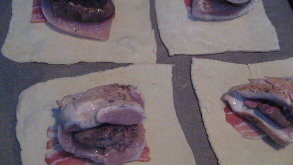 ШАГ 9. конверты с куриной грудкой, печенью и беконом