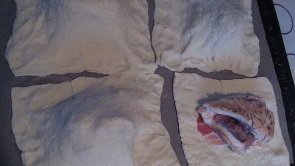 ШАГ 10. конверты с куриной грудкой, печенью и беконом