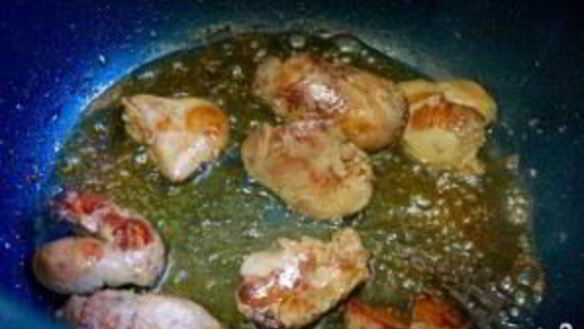 ШАГ 2. куриная печень под соусом