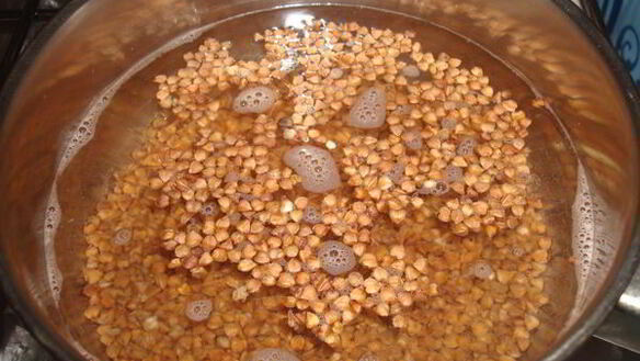 ШАГ 7. куриная печень с ананасами и гречкой