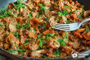 Куриная печень с грибами