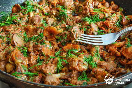 Куриная печень с грибами