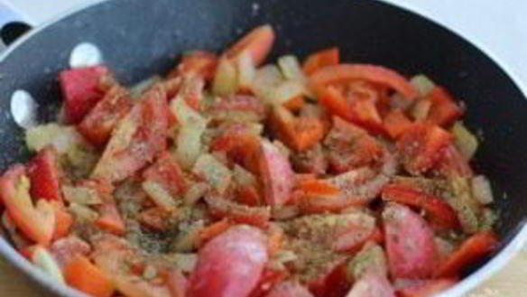 ШАГ 5. куриная печень с овощами