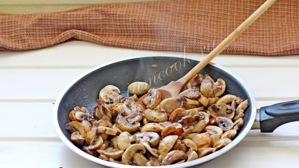 ШАГ 7. куриная печень с шампиньонами